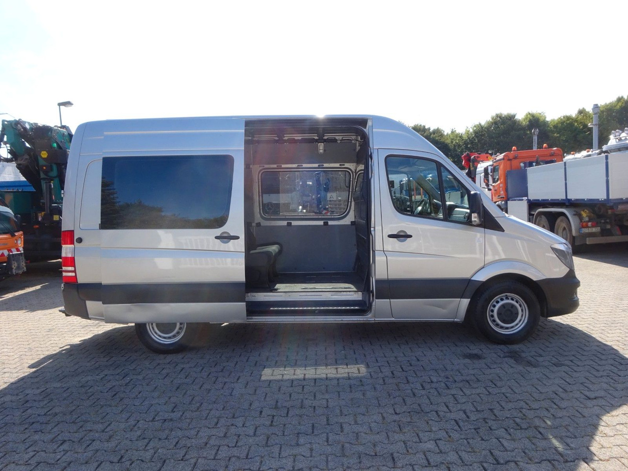 فان Mercedes-Benz Sprinter 316CDI Mixto 4x2: صور 11 فان Mercedes-Benz Sprinter 316CDI Mixto 4x2: صور 11