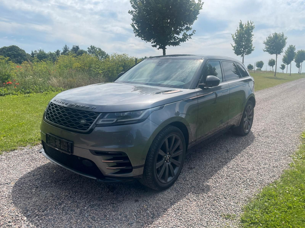 Land Rover Range Rover Velar R-Dynamic 3.0D 4WD Land Rover Velar R-Dynamic 3.0D 4WD *LKW zullasung: 2 sitze - سيارة دفع رباعي: صور 1 Land Rover Range Rover Velar R-Dynamic 3.0D 4WD Land Rover Velar R-Dynamic 3.0D 4WD *LKW zullasung: 2 sitze - سيارة دفع رباعي: صور 1