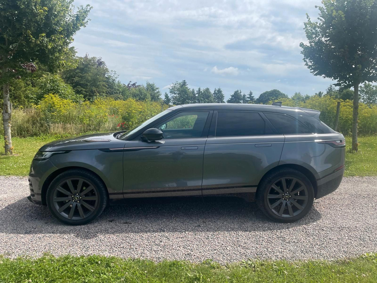 Land Rover Range Rover Velar R-Dynamic 3.0D 4WD Land Rover Velar R-Dynamic 3.0D 4WD *LKW zullasung: 2 sitze - سيارة دفع رباعي: صور 2 Land Rover Range Rover Velar R-Dynamic 3.0D 4WD Land Rover Velar R-Dynamic 3.0D 4WD *LKW zullasung: 2 sitze - سيارة دفع رباعي: صور 2