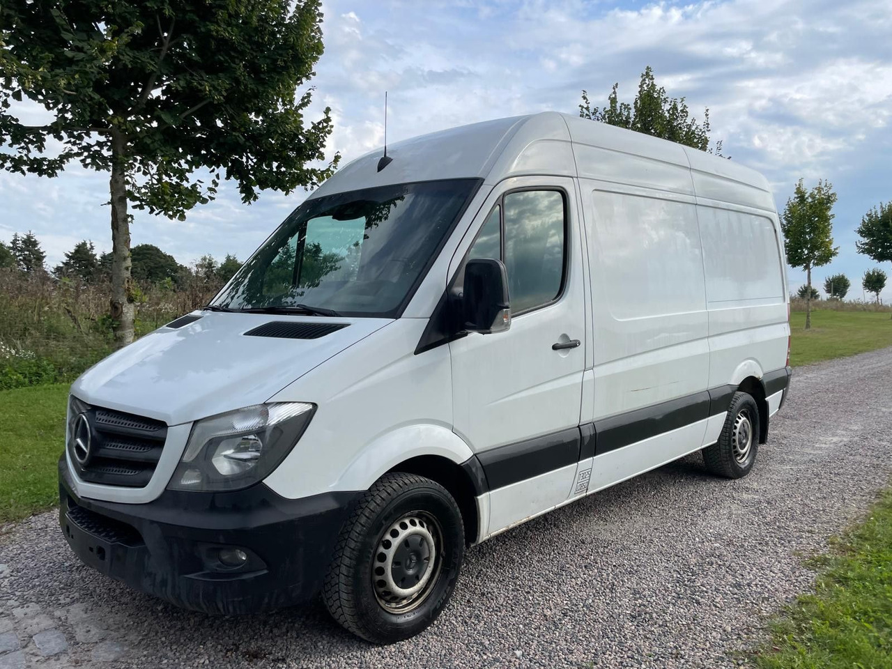 Mercedes-Benz Sprinter II Kasten 216 CDI Lang + Hoch - فان المدمجة: صور 2 Mercedes-Benz Sprinter II Kasten 216 CDI Lang + Hoch - فان المدمجة: صور 2