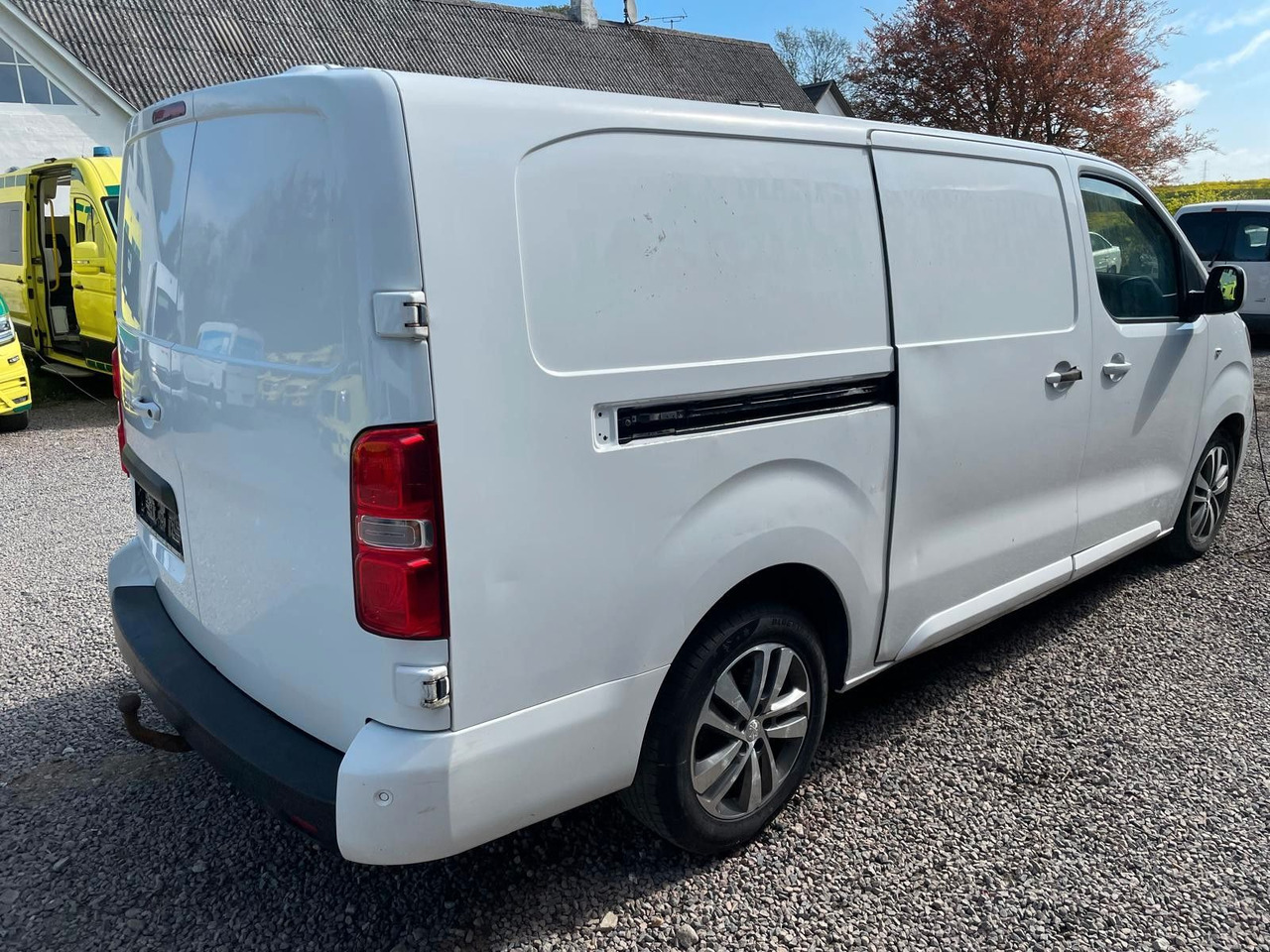 Peugeot Expert Kasten Premium L3 BlueHDi 2,0 *Defect* - فان المدمجة: صور 5 Peugeot Expert Kasten Premium L3 BlueHDi 2,0 *Defect* - فان المدمجة: صور 5