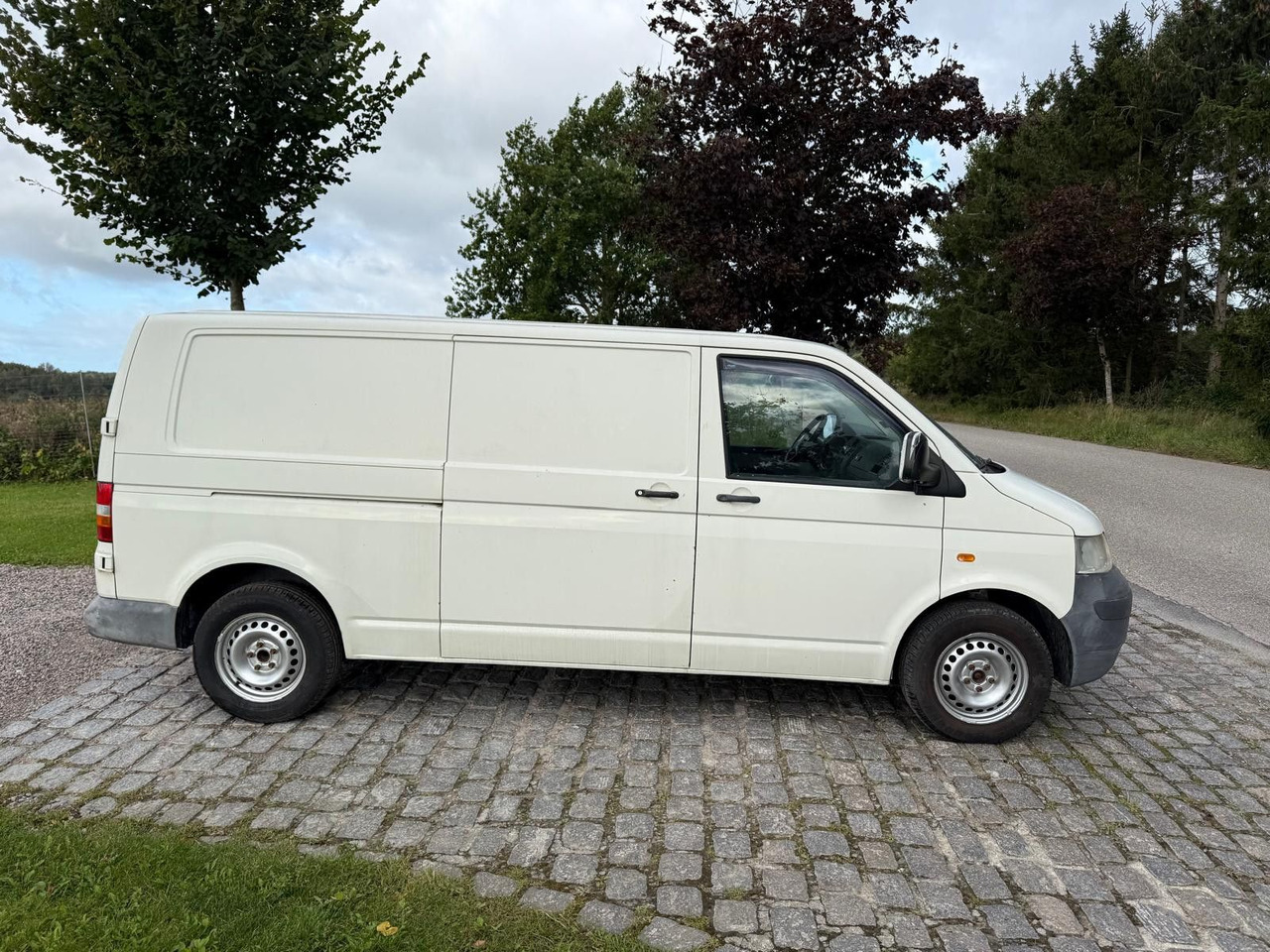 Volkswagen T5 Transporter 2.5 TDI Kasten lang - فان المدمجة: صور 5 Volkswagen T5 Transporter 2.5 TDI Kasten lang - فان المدمجة: صور 5