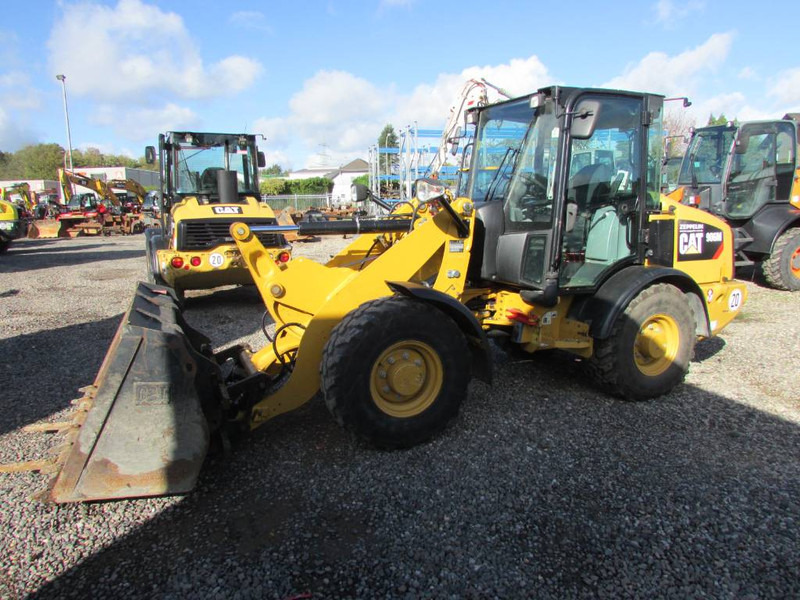 Cat 906 M Radlader 29.500 EUR - اللودر بعجل: صور 1 Cat 906 M Radlader 29.500 EUR - اللودر بعجل: صور 1