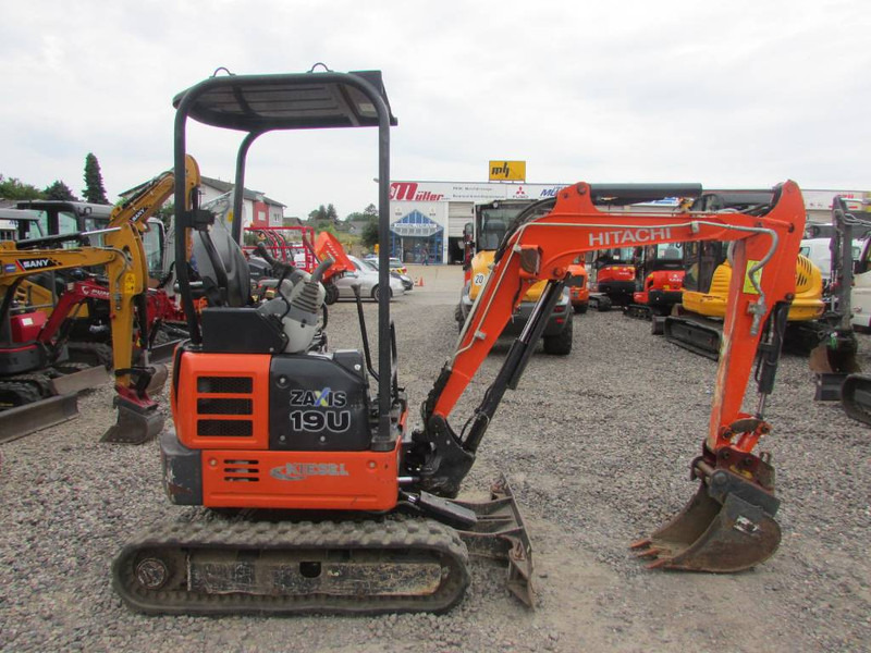 Hitachi ZX 19 U-5 Canopy Minibagger 14.000 EUR - حفارة مصغرة: صور 3 Hitachi ZX 19 U-5 Canopy Minibagger 14.000 EUR - حفارة مصغرة: صور 3