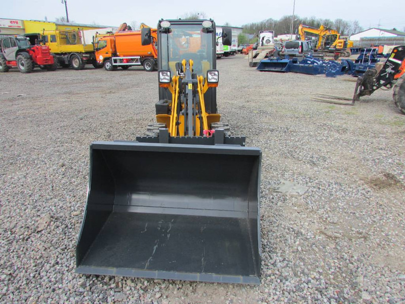 Schäffer 2428 SLT Schmalspur Radlader 32.500 - اللودر المجنزر صغير: صور 3 Schäffer 2428 SLT Schmalspur Radlader 32.500 - اللودر المجنزر صغير: صور 3
