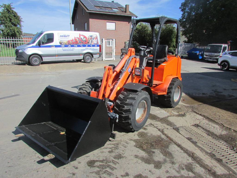 Schäffer 2436 Radlader 22.500 EUR - اللودر بعجل: صور 1 Schäffer 2436 Radlader 22.500 EUR - اللودر بعجل: صور 1