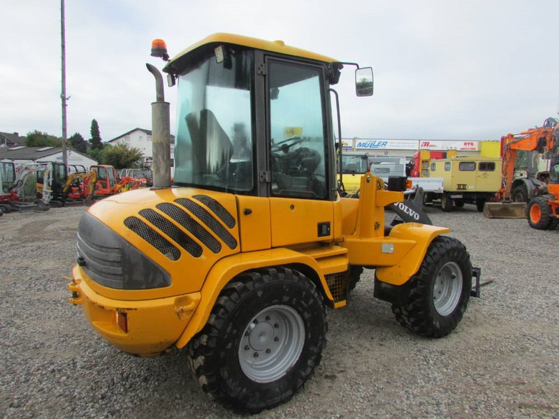 Volvo L 35 B-Z Radlader 16.000 EUR - اللودر بعجل: صور 5 Volvo L 35 B-Z Radlader 16.000 EUR - اللودر بعجل: صور 5