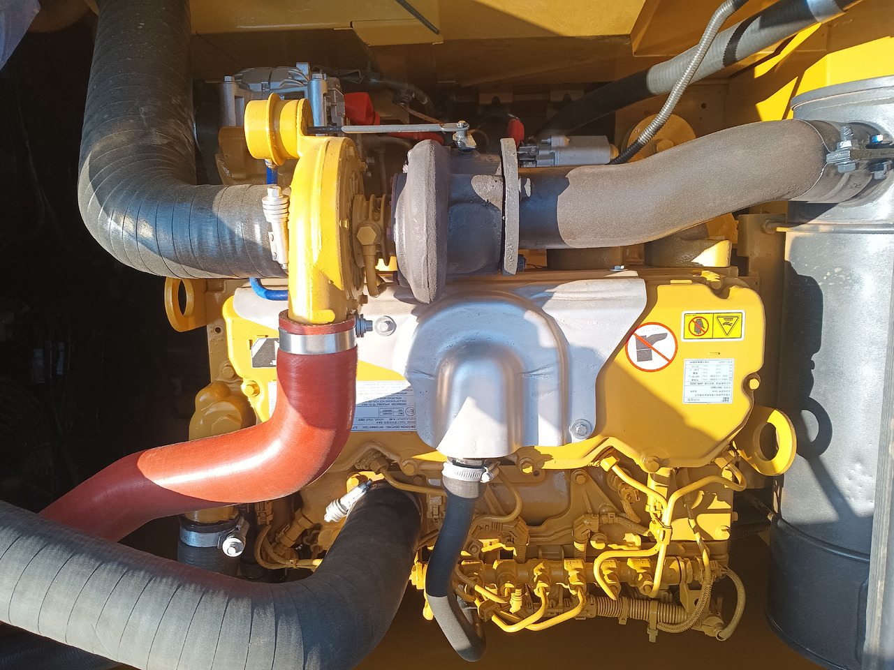 CATERPILLAR 320GC - حفارات زحافة: صور 5 CATERPILLAR 320GC - حفارات زحافة: صور 5