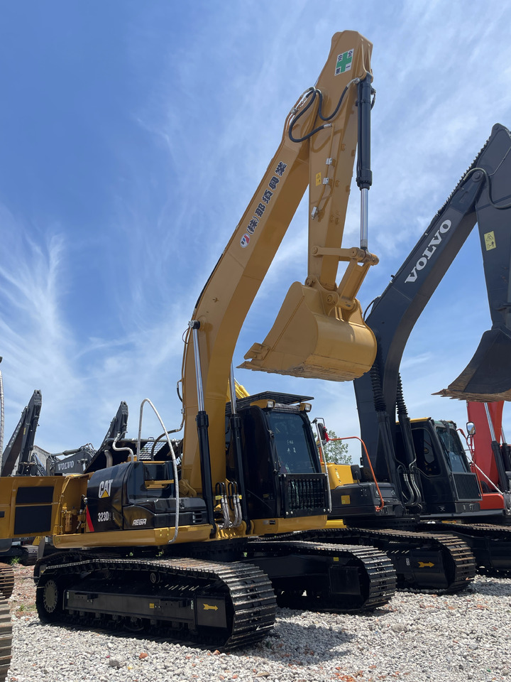 CATERPILLAR 323D2 - حفارات زحافة: صور 2 CATERPILLAR 323D2 - حفارات زحافة: صور 2