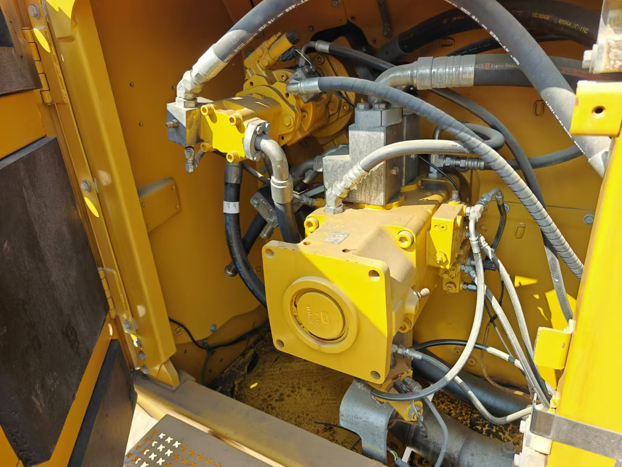 CATERPILLAR 374DL - حفارات زحافة: صور 4 CATERPILLAR 374DL - حفارات زحافة: صور 4