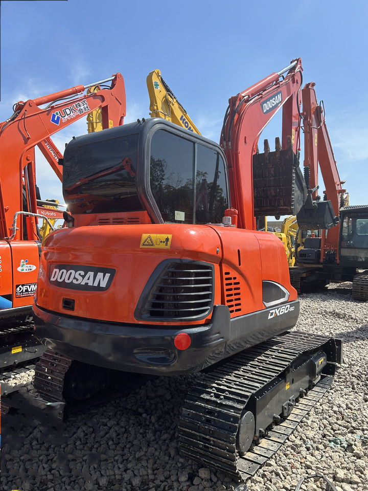 Doosan DX60 - حفارة مصغرة: صور 5 Doosan DX60 - حفارة مصغرة: صور 5