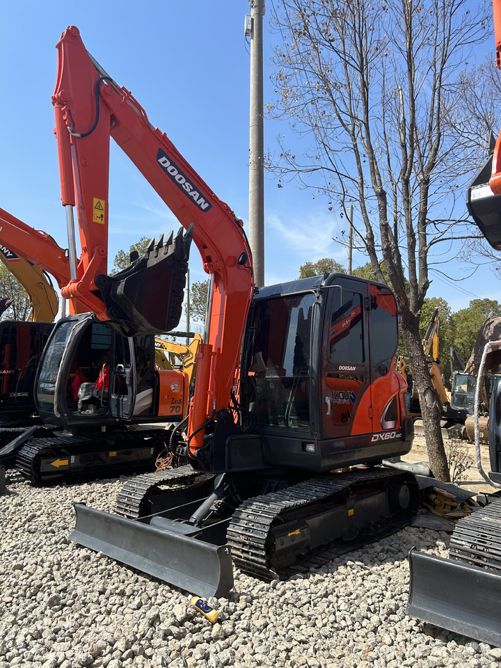 Doosan DX60 - حفارة مصغرة: صور 3 Doosan DX60 - حفارة مصغرة: صور 3