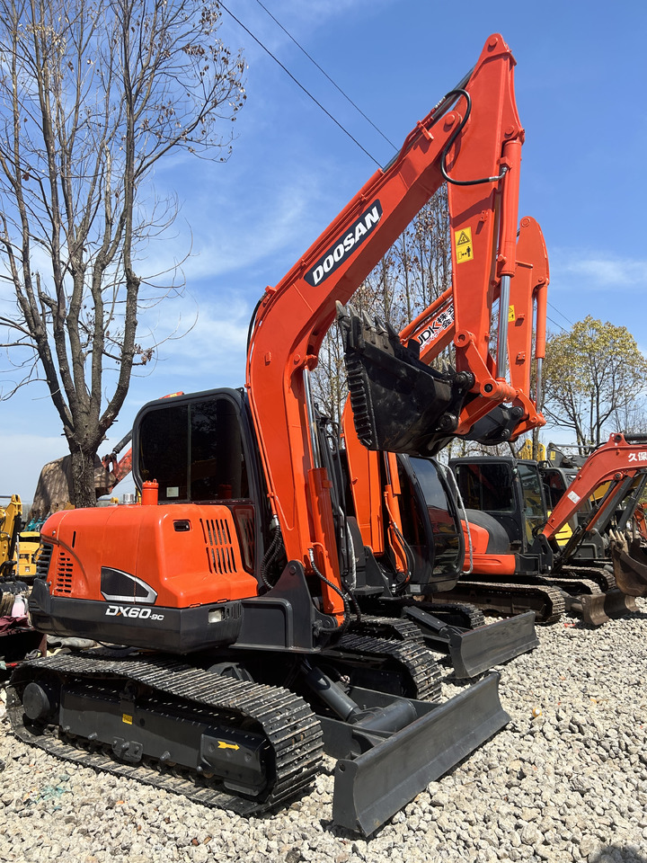 Doosan DX60 - حفارة مصغرة: صور 1 Doosan DX60 - حفارة مصغرة: صور 1