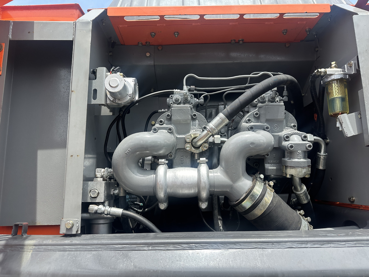 HITACHI ZX350H - حفارات زحافة: صور 5 HITACHI ZX350H - حفارات زحافة: صور 5