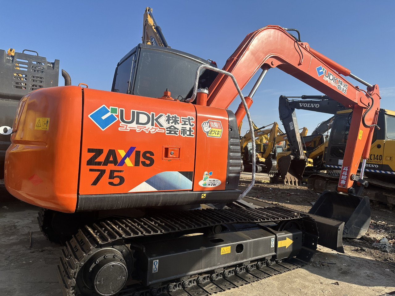 HITACHI ZX75 - حفارات زحافة: صور 1 HITACHI ZX75 - حفارات زحافة: صور 1