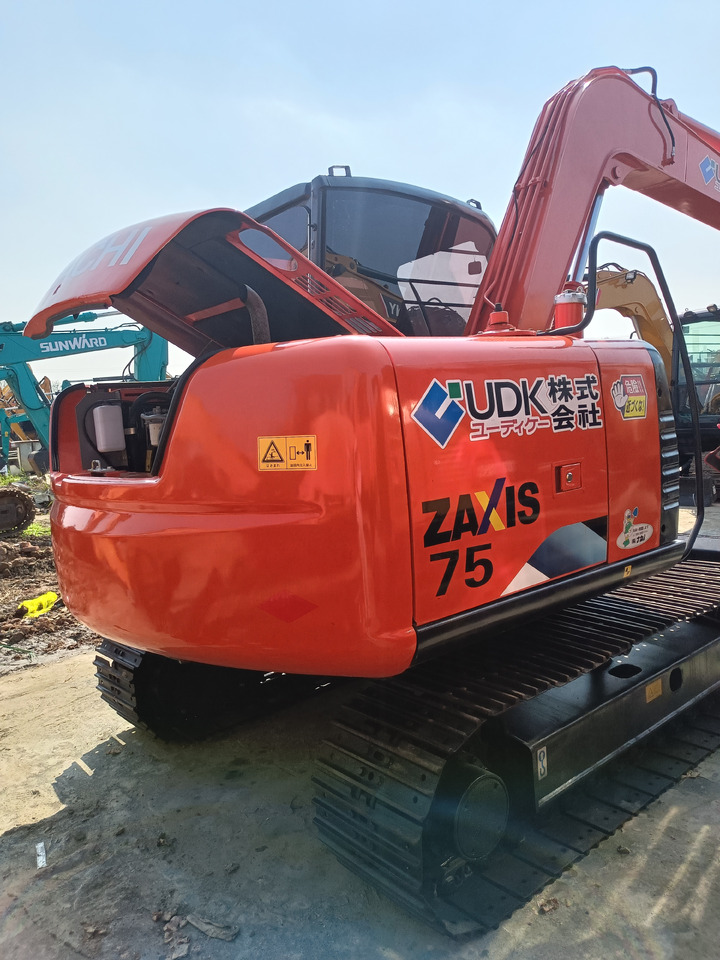 HITACHI ZX75 - حفارات زحافة: صور 2 HITACHI ZX75 - حفارات زحافة: صور 2