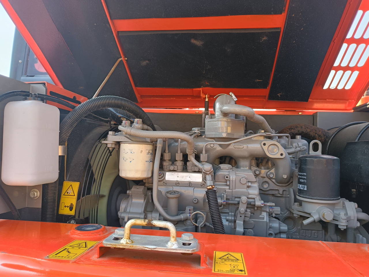 HITACHI ZX75 - حفارات زحافة: صور 5 HITACHI ZX75 - حفارات زحافة: صور 5