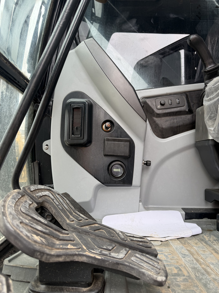 HYUNDAI HX220HD - حفارات زحافة: صور 4 HYUNDAI HX220HD - حفارات زحافة: صور 4