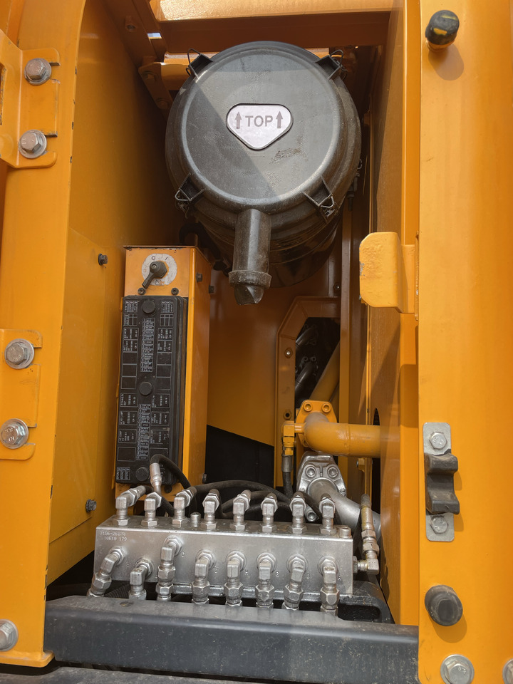 Hyundai R220LC-9S - حفارات زحافة: صور 3 Hyundai R220LC-9S - حفارات زحافة: صور 3