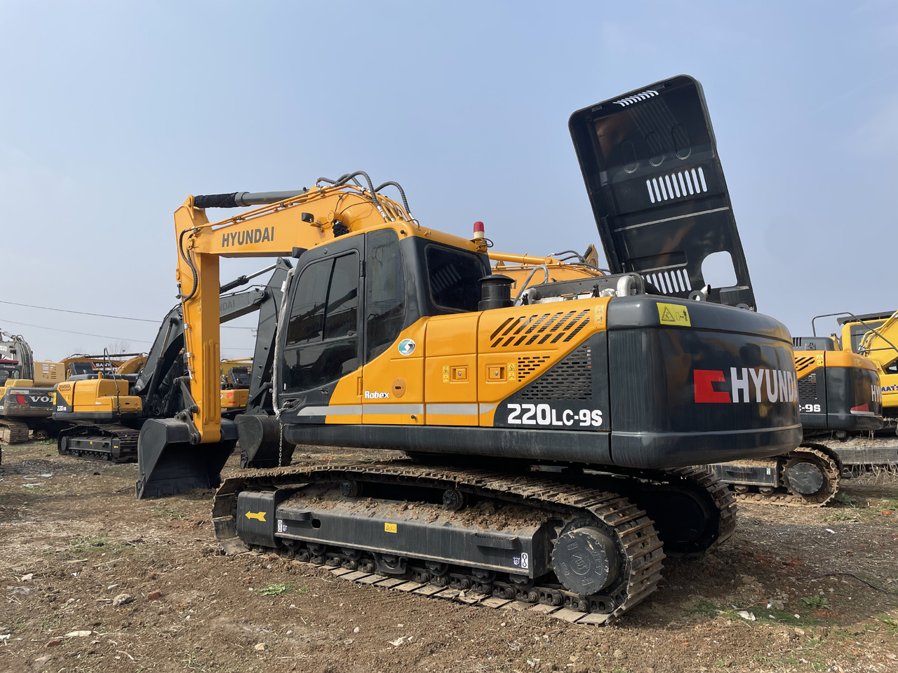 Hyundai R220LC-9S - حفارات زحافة: صور 1 Hyundai R220LC-9S - حفارات زحافة: صور 1