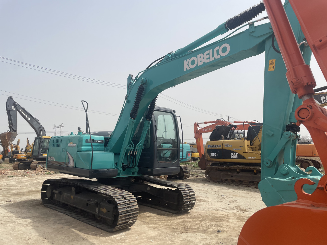 KOBELCO SK130-8 - حفارات زحافة: صور 4 KOBELCO SK130-8 - حفارات زحافة: صور 4
