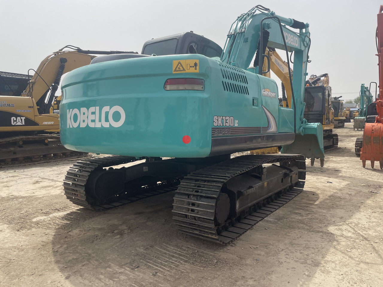 KOBELCO SK130-8 - حفارات زحافة: صور 2 KOBELCO SK130-8 - حفارات زحافة: صور 2