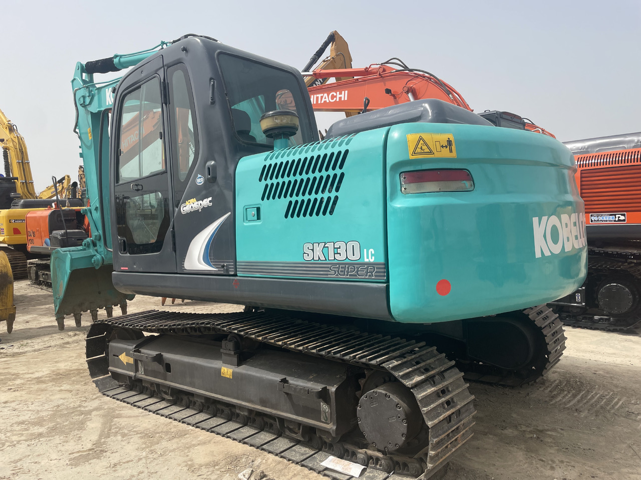 KOBELCO SK130-8 - حفارات زحافة: صور 1 KOBELCO SK130-8 - حفارات زحافة: صور 1