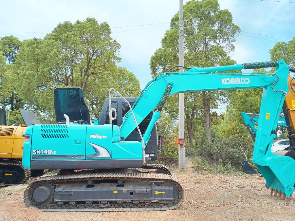 KOBELCO SK140 - حفارات زحافة: صور 5 KOBELCO SK140 - حفارات زحافة: صور 5
