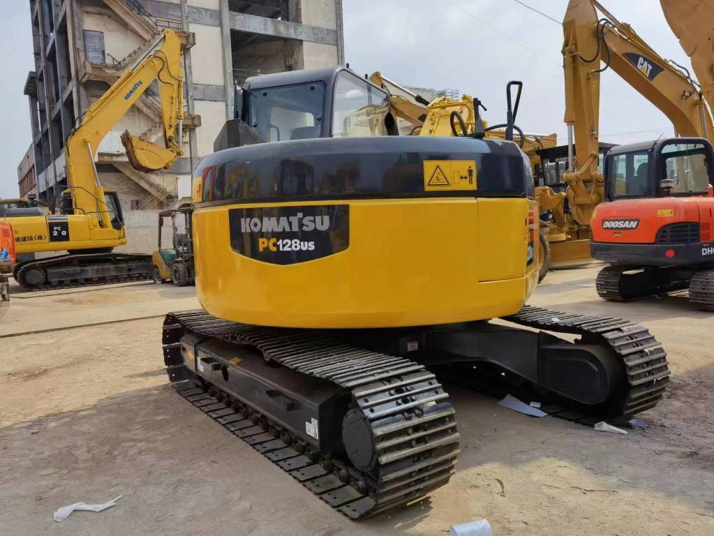 KOMATSU PC 128US - حفارة مصغرة: صور 3 KOMATSU PC 128US - حفارة مصغرة: صور 3
