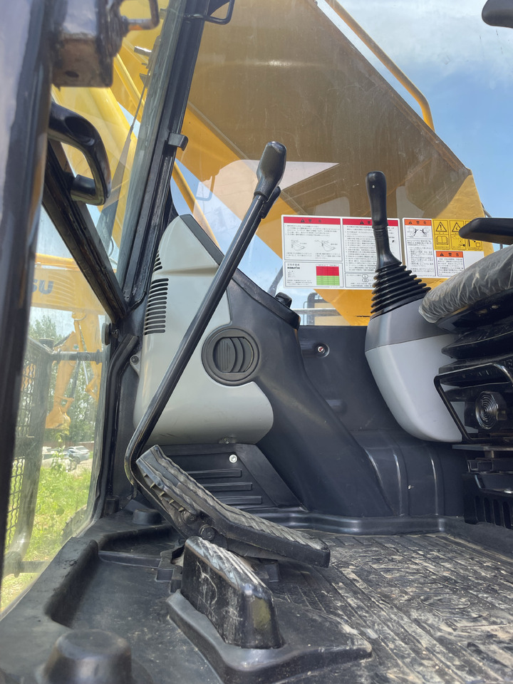 KOMATSU PC 220-8 - حفارات زحافة: صور 5 KOMATSU PC 220-8 - حفارات زحافة: صور 5