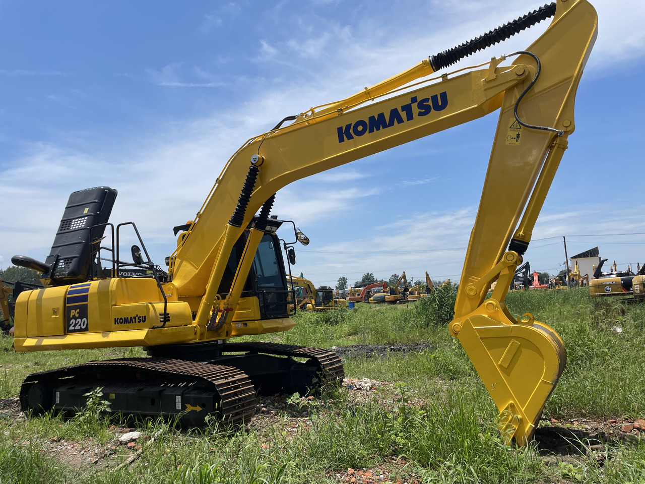 KOMATSU PC 220-8 - حفارات زحافة: صور 3 KOMATSU PC 220-8 - حفارات زحافة: صور 3