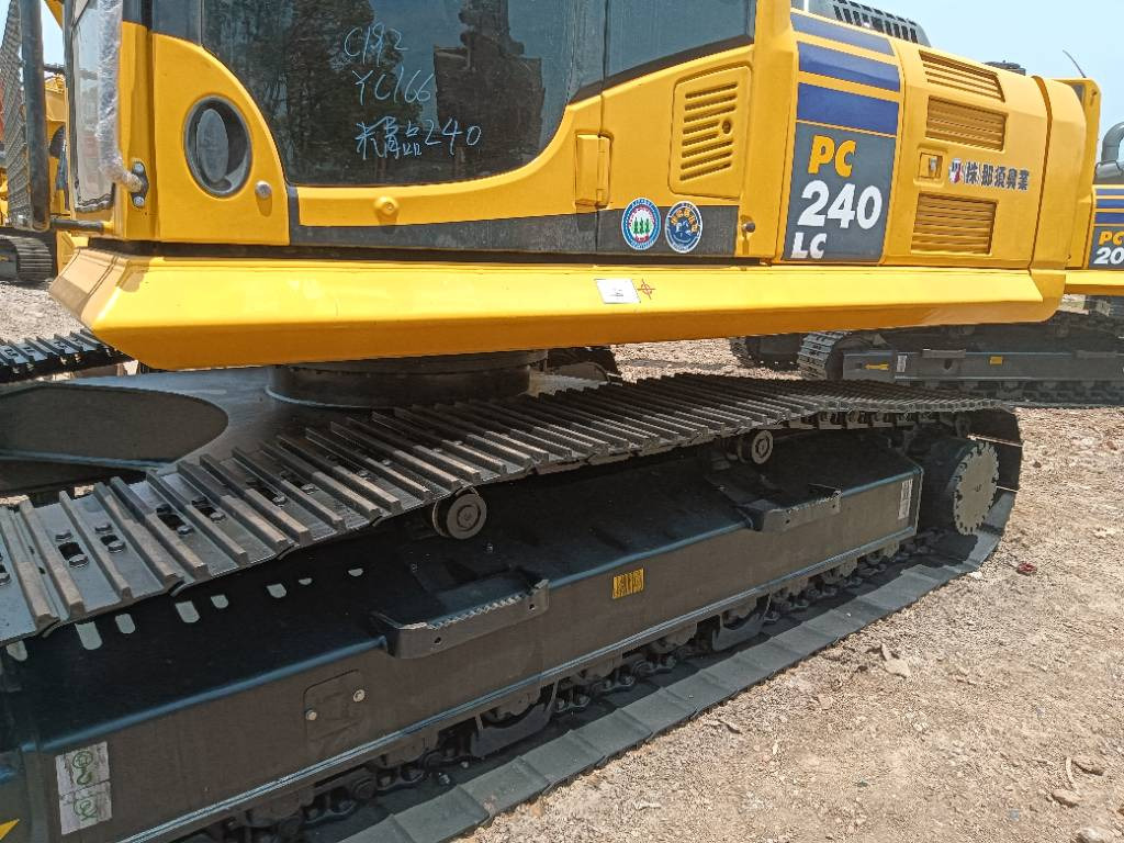 KOMATSU PC 240 - حفارات زحافة: صور 3 KOMATSU PC 240 - حفارات زحافة: صور 3