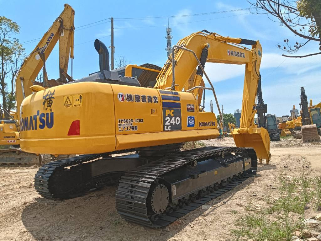 KOMATSU PC 240 - حفارات زحافة: صور 1 KOMATSU PC 240 - حفارات زحافة: صور 1