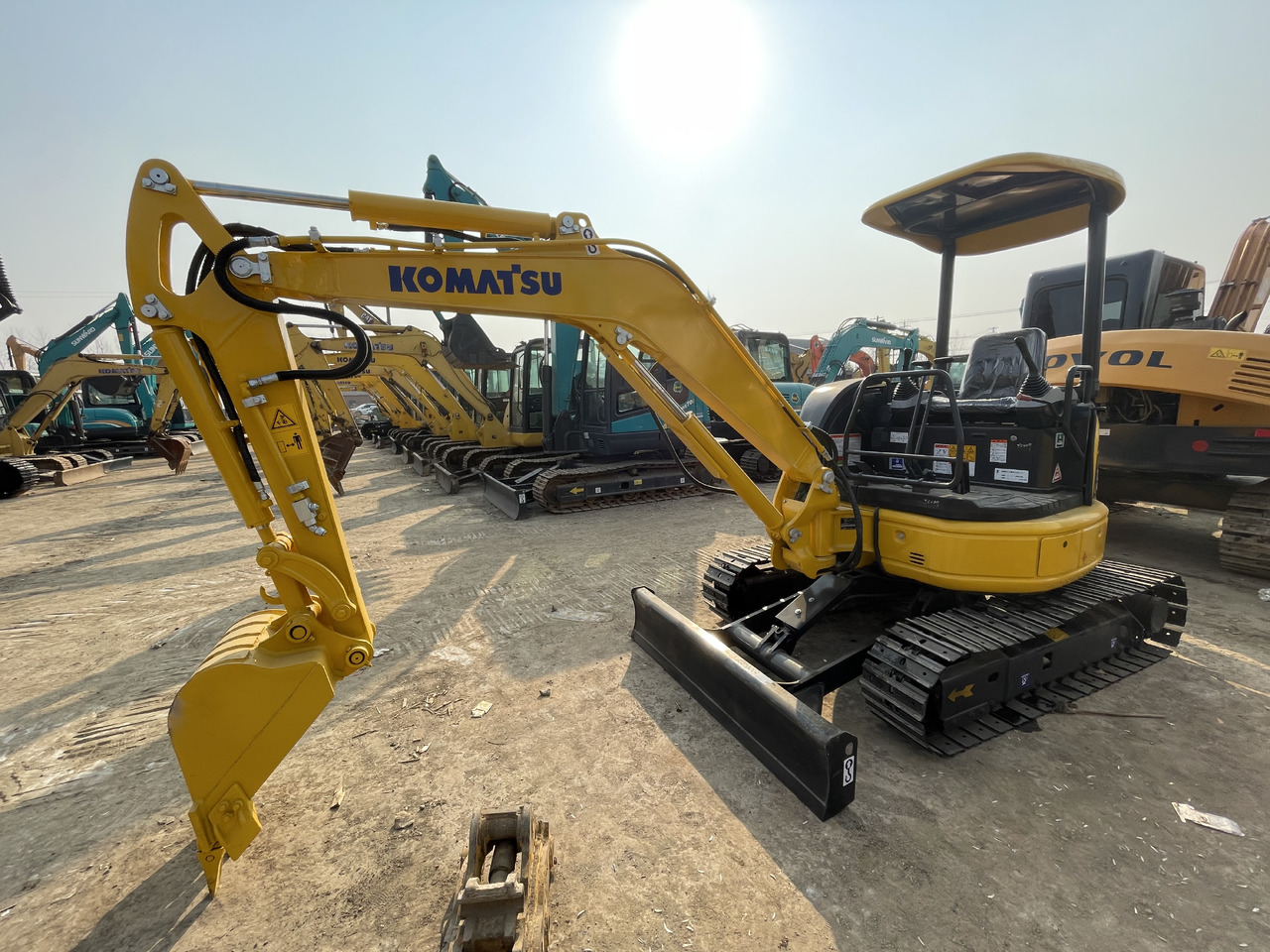 KOMATSU PC 35 MR-3 - حفارة مصغرة: صور 2 KOMATSU PC 35 MR-3 - حفارة مصغرة: صور 2