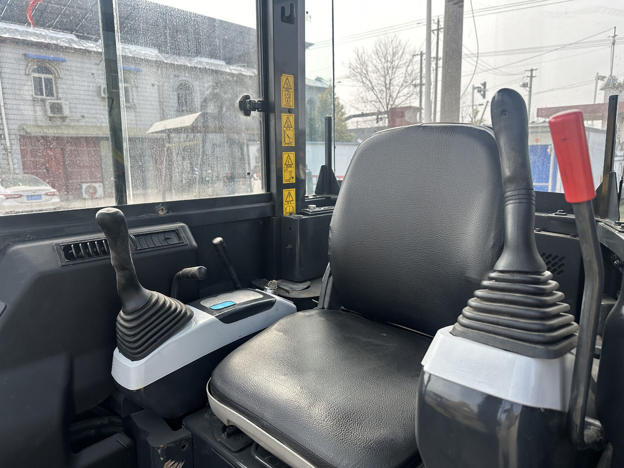 KOMATSU PC40MR - حفارة مصغرة: صور 5 KOMATSU PC40MR - حفارة مصغرة: صور 5