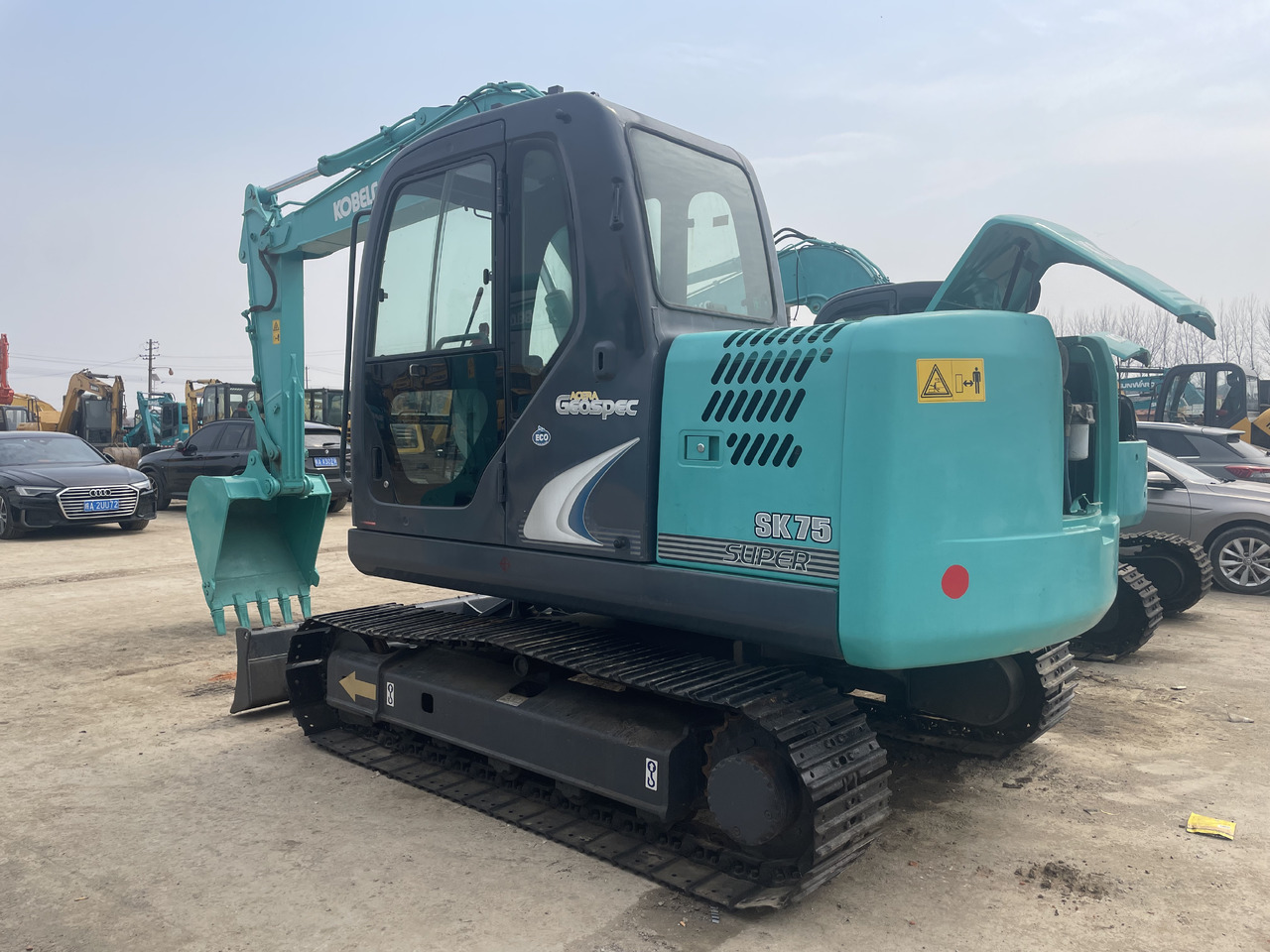 Kobelco SK 75 - حفارات زحافة: صور 3 Kobelco SK 75 - حفارات زحافة: صور 3
