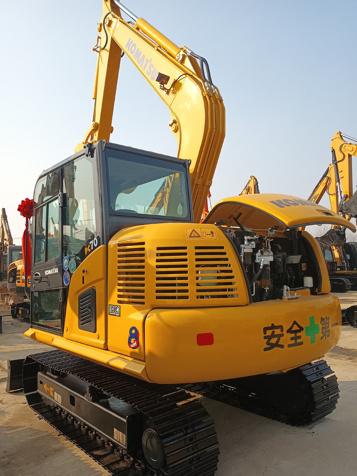 Komatsu PC70 - حفارات زحافة: صور 5 Komatsu PC70 - حفارات زحافة: صور 5