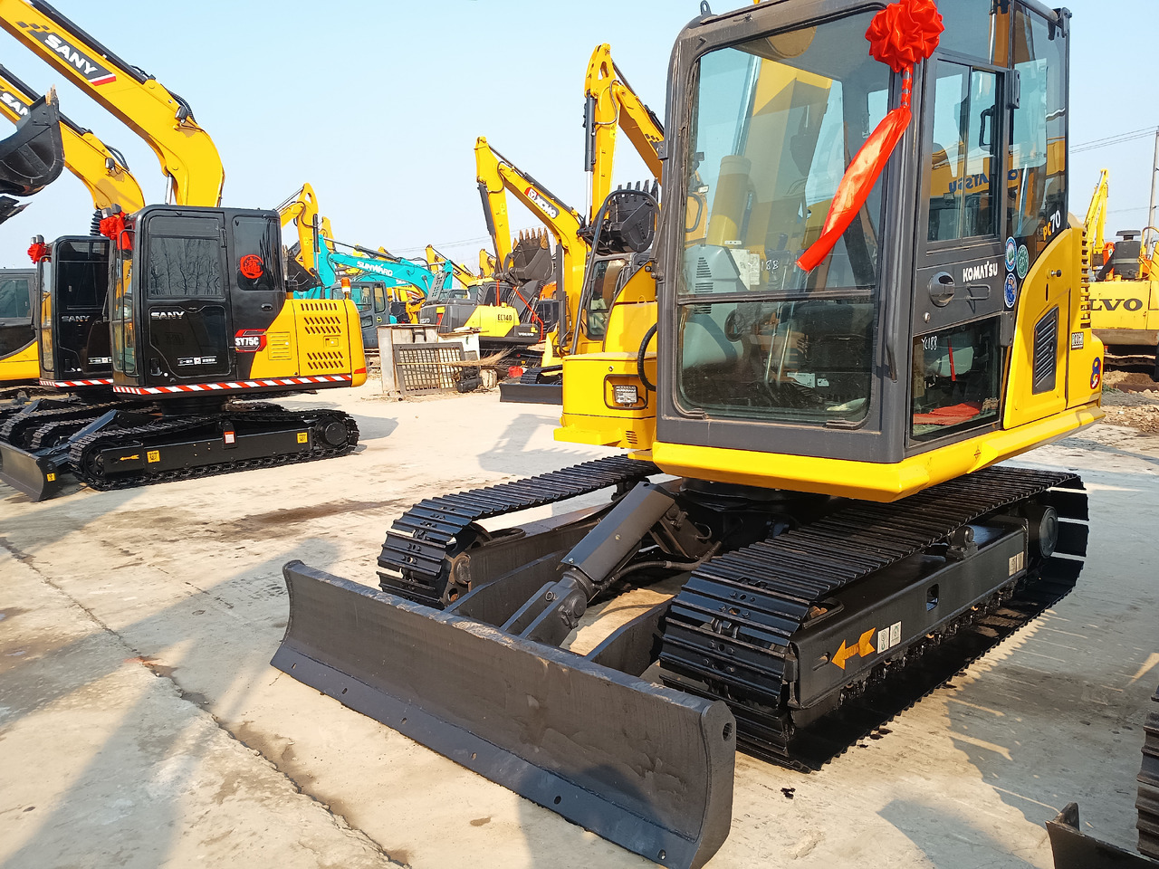 Komatsu PC70 - حفارات زحافة: صور 2 Komatsu PC70 - حفارات زحافة: صور 2