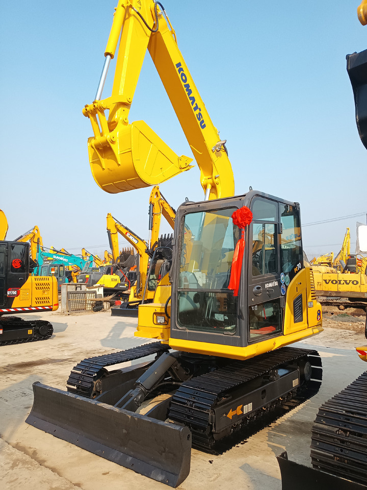 Komatsu PC70 - حفارات زحافة: صور 3 Komatsu PC70 - حفارات زحافة: صور 3