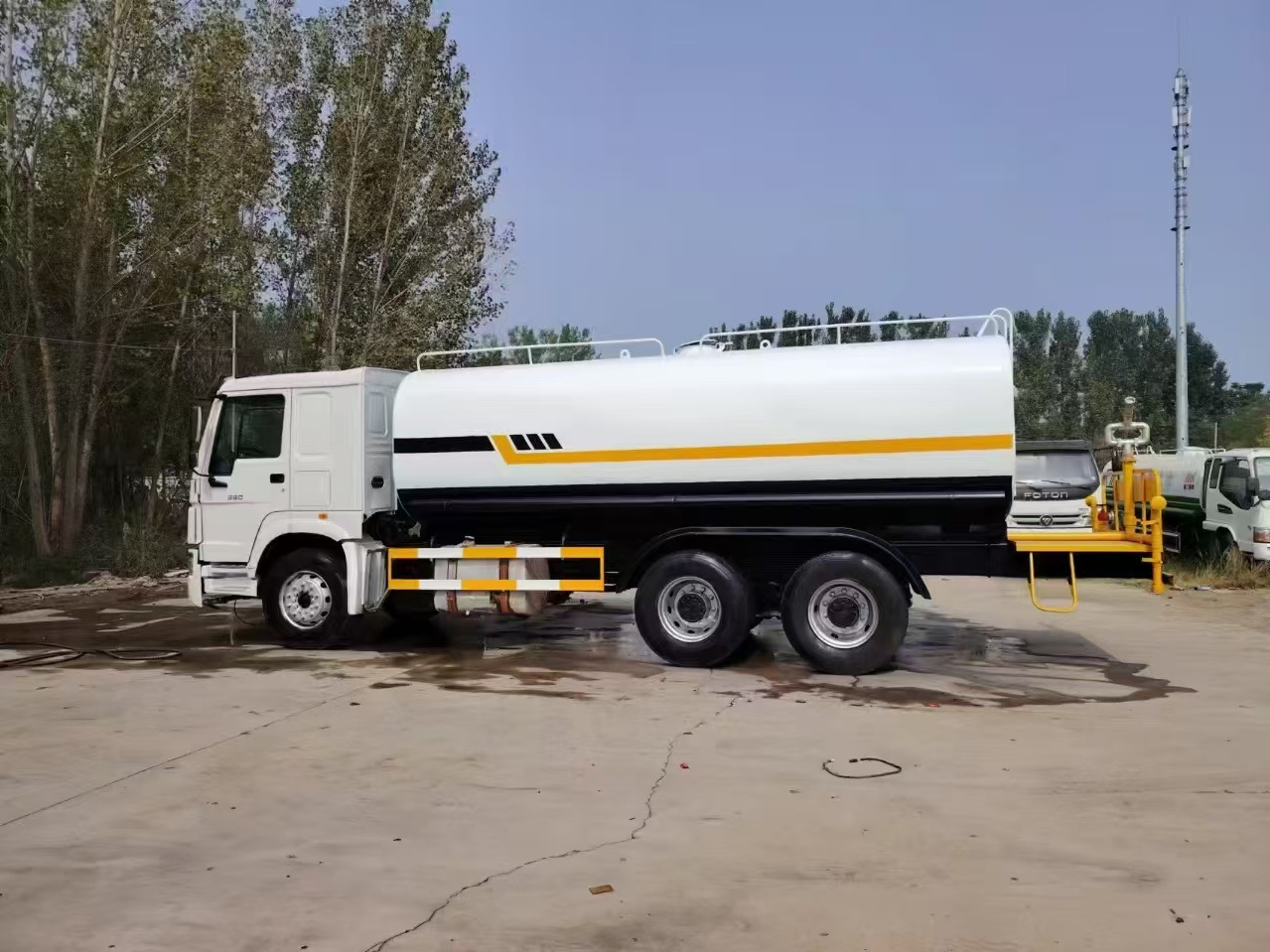 SINOTRUK HOWO sprinkler - شاحنة صهريج: صور 4 SINOTRUK HOWO sprinkler - شاحنة صهريج: صور 4