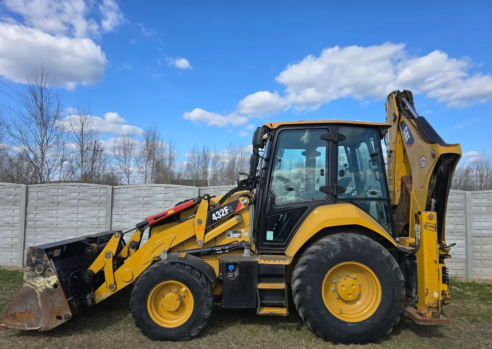 Caterpillar - حفار متعدد الاستخدام: صور 5 Caterpillar - حفار متعدد الاستخدام: صور 5