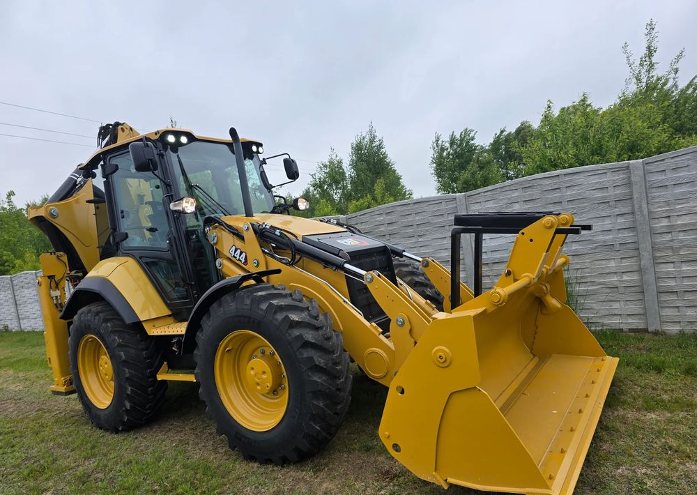 Caterpillar - حفار متعدد الاستخدام: صور 1 Caterpillar - حفار متعدد الاستخدام: صور 1