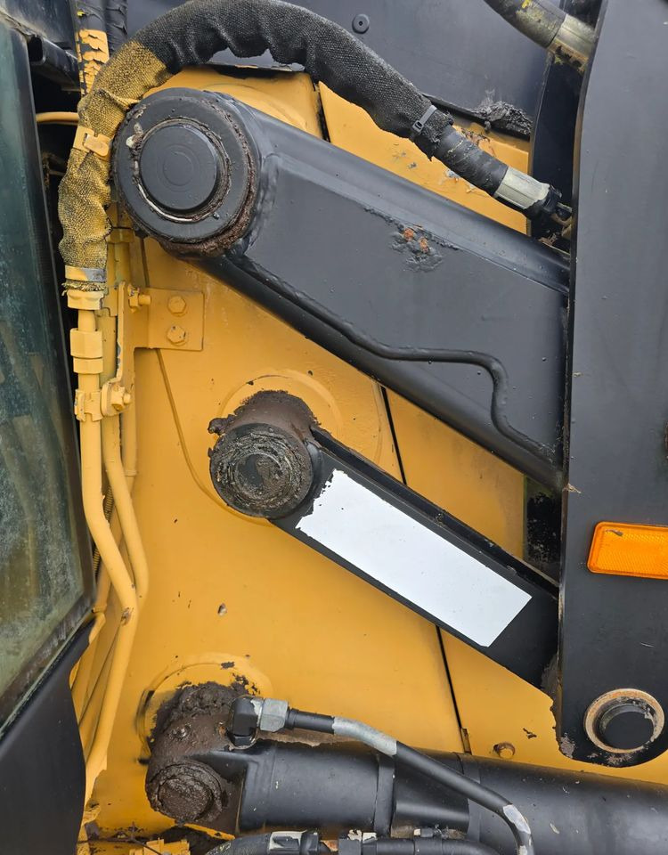 حفار متعدد الاستخدام Caterpillar: صور 6
