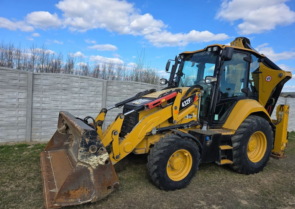 Caterpillar - حفار متعدد الاستخدام: صور 1 Caterpillar - حفار متعدد الاستخدام: صور 1