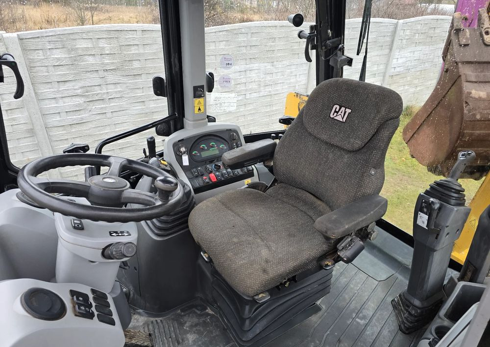 Caterpillar - حفار متعدد الاستخدام: صور 3 Caterpillar - حفار متعدد الاستخدام: صور 3