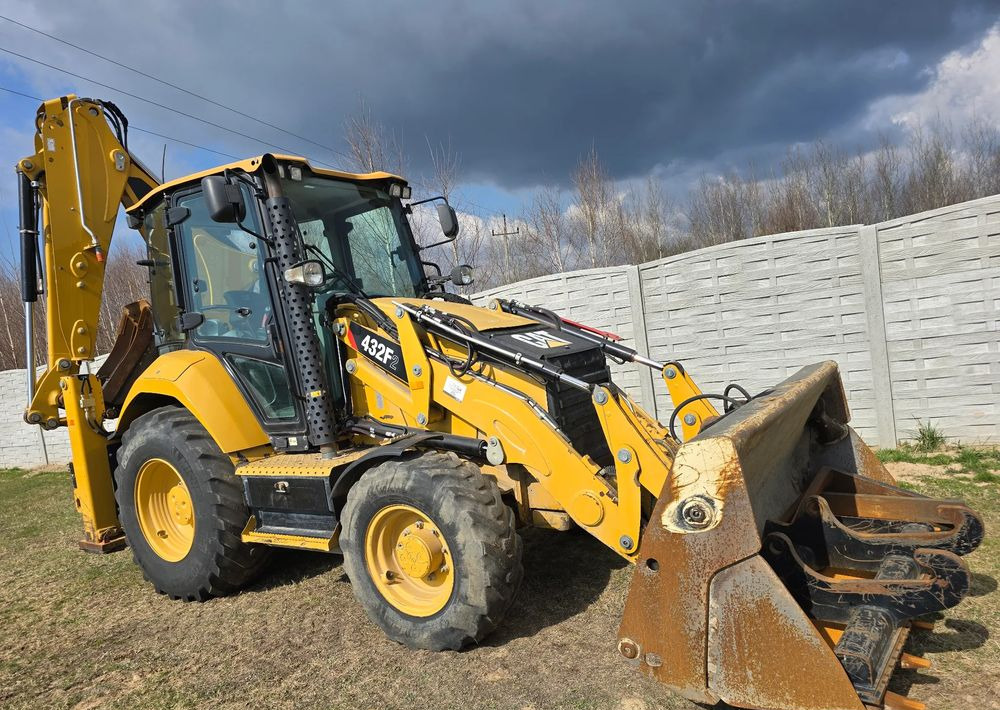 Caterpillar - حفار متعدد الاستخدام: صور 2 Caterpillar - حفار متعدد الاستخدام: صور 2