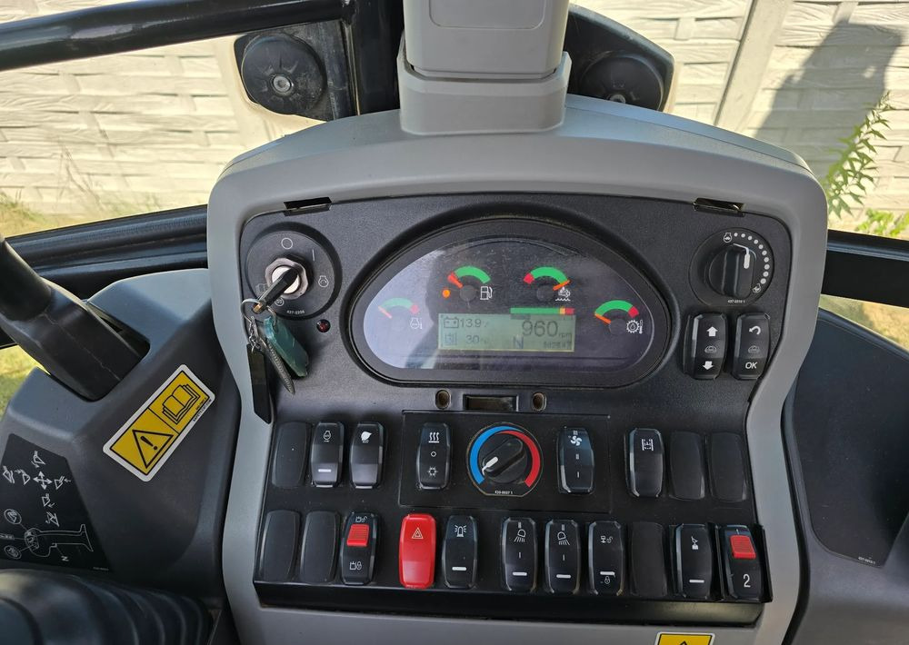 Caterpillar - حفار متعدد الاستخدام: صور 4 Caterpillar - حفار متعدد الاستخدام: صور 4