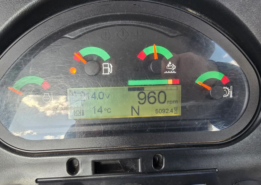 Caterpillar - حفار متعدد الاستخدام: صور 4 Caterpillar - حفار متعدد الاستخدام: صور 4