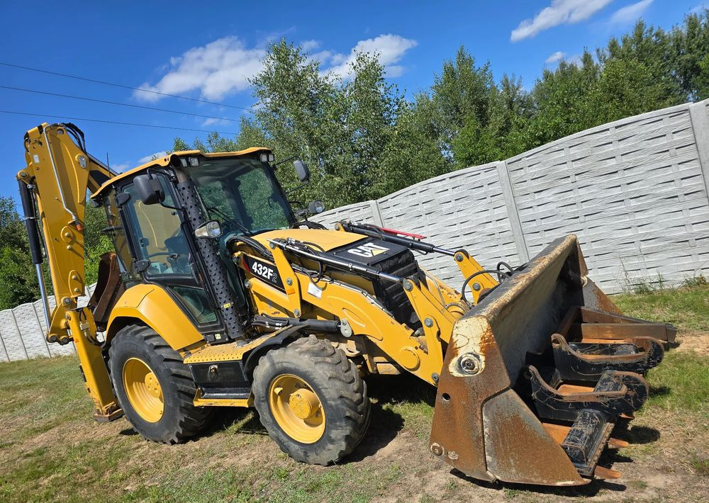 Caterpillar - حفار متعدد الاستخدام: صور 2 Caterpillar - حفار متعدد الاستخدام: صور 2