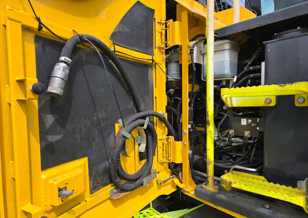 Komatsu - حفارة على عجلات: صور 5 Komatsu - حفارة على عجلات: صور 5